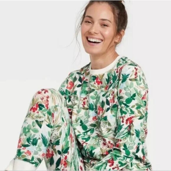 Stars Above Winter Holidays Print Thermal Pajamas Set - Picture 1 of 8